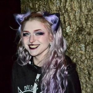 Meet your Posher, Chloe